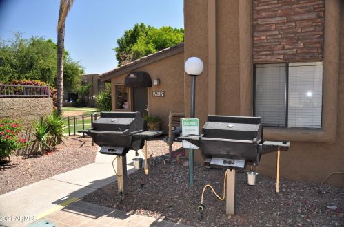 3825 Camelback Rd, Phoenix AZ  85018-2643 exterior