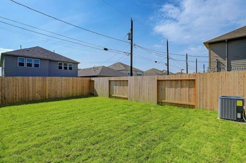 528 6 St, Morgans Point TX 77571-4910 exterior