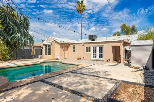 1351 Clarendon Ave, Phoenix AZ 85033-4118 exterior