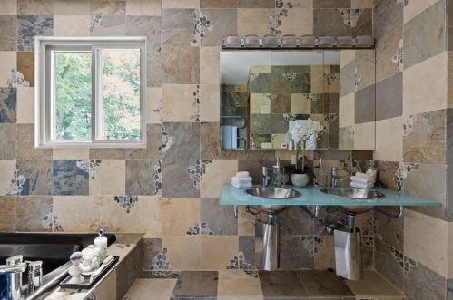 411 Parker St, Newton MA 02459-2545 exterior