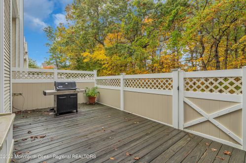 11 Charles Ct, Tinton Falls NJ 07712-7941 exterior