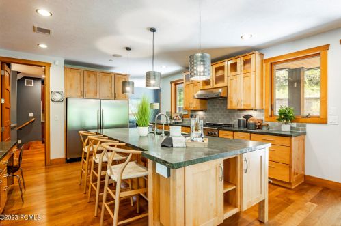 2505 Bear Holw Dr, Park City UT 84098-8524 exterior