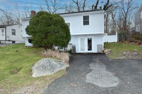 749 Rocky Hill Rd, Plymouth, MA 02360-5523
