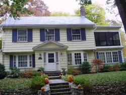 20 Burr Rd, Newton, MA 02459-1404