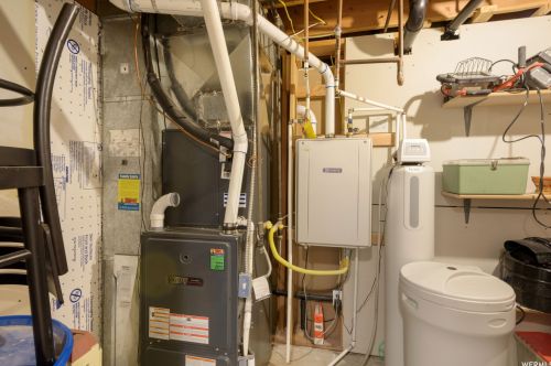 1494 Ridgemark Dr, Sandy UT 84092-3050 exterior