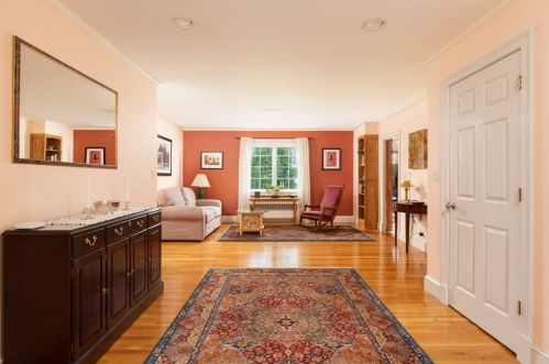 568 Furnace Brk Pkwy, Quincy MA 02169-2303 exterior