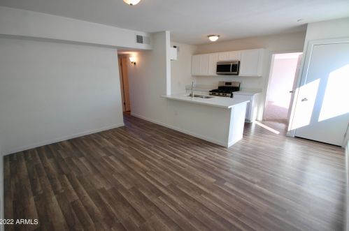 2562 Earll Dr, Phoenix AZ  85016-7404 exterior