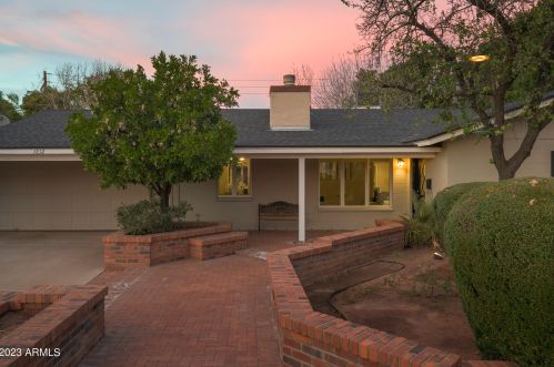 1812 Claremont St, Phoenix, AZ 85015-2030