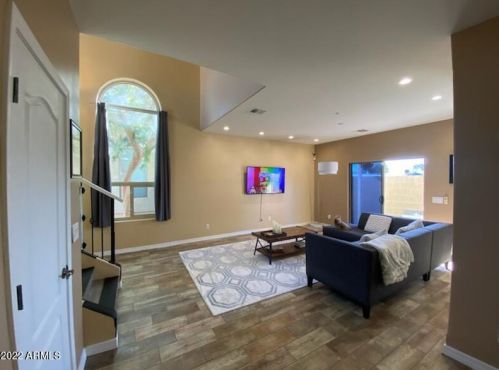 3440 38th St, Phoenix, AZ 85018-1617