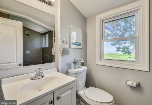 1525 Bay Dr, Shady Side MD exterior