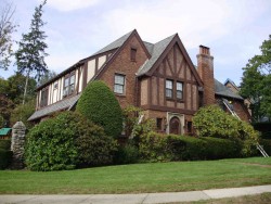 1633 Commonwealth Ave, Newton, MA 02465-2820