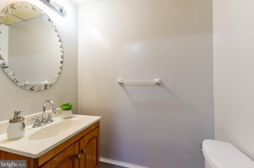 60 Barber Ave, West Deptford NJ  08096-2435 exterior