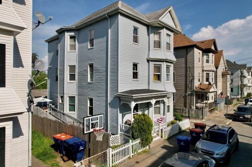 492 Summer St, New Bedford MA 02740-5626 exterior