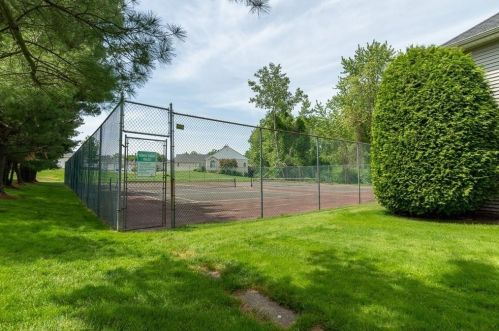 13 Castle Hill Rd, Agawam MA 01001-2460 exterior