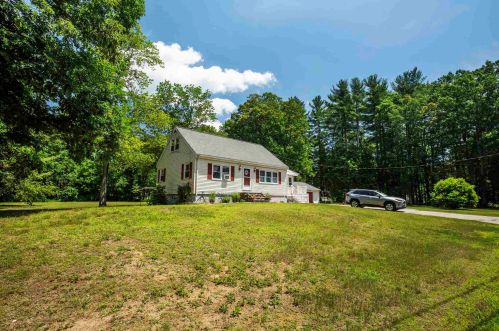 33 Leonard Dr, Pelham, NH 03076-3321