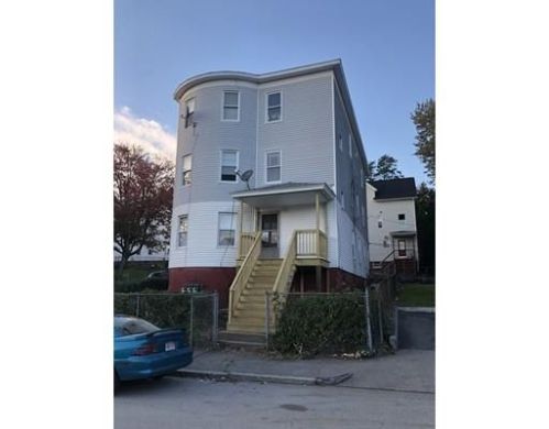 22 Maxwell St, Worcester, MA 01607-1043