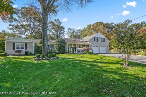 27 Prince Pl, Little Silver, NJ 07739-1624