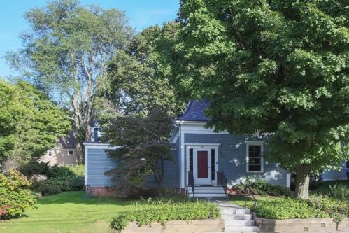 584 Grove St, Newton, MA 02462-1317