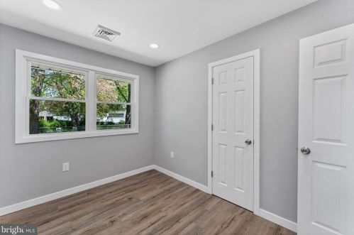 300 May Ave, West Deptford NJ 08096-1167 exterior