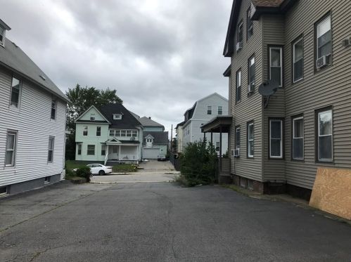 8 Lowell St, Worcester, MA 01603-2607