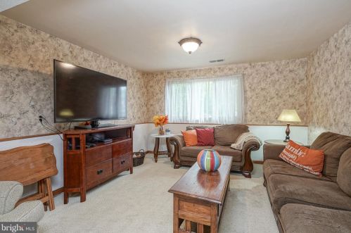 431 Meadowcroft Rd, West Deptford NJ 08096-4007 exterior