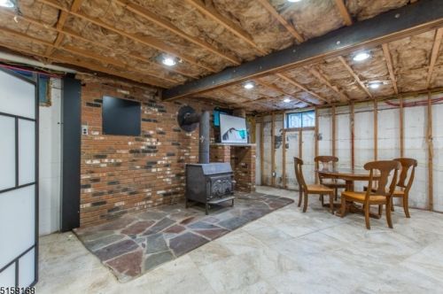 440 Stonetown Rd, Skyline Lakes NJ  07456-1200 exterior