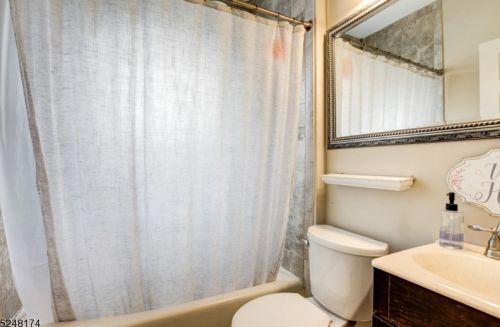 27 Mt Pleasant Ave, Belleville NJ 07109-2021 exterior