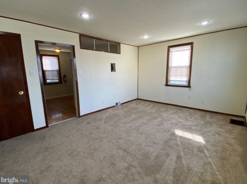 231 Cedar Ave, West Deptford NJ 08093-1410 exterior