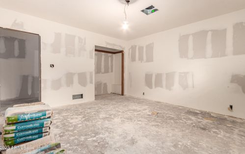 1332 Edgemont Ave, Phoenix AZ 85035-2212 exterior