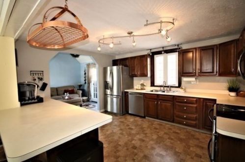 280 Pleasant St, Worcester MA 01609-3201 exterior