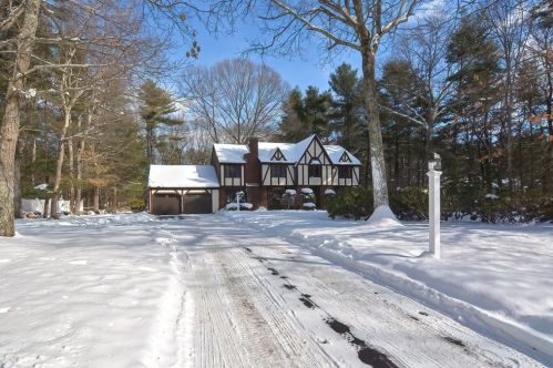 11 Robin Rd, Norfolk MA 02056-1731 exterior