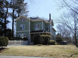 104 Temple St, Newton, MA 02465-2307