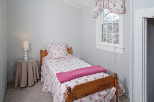 209 Manomet Point Rd, Plymouth MA 02360-1130 exterior