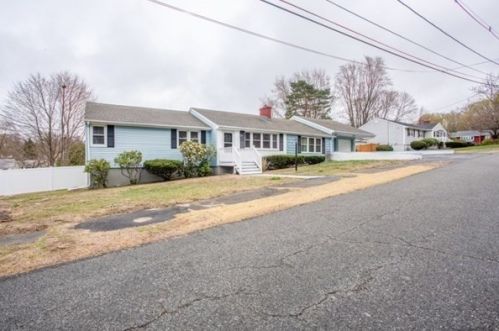 14 Hamerick Rd, Peabody, MA 01960-3735