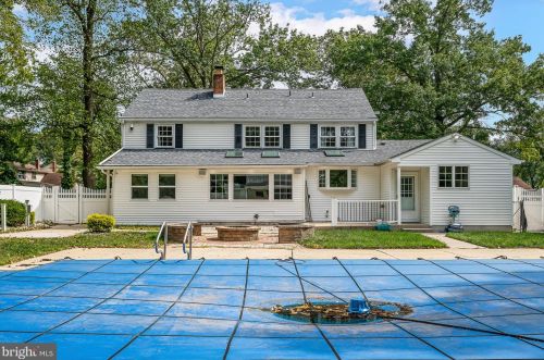 204 Westwood Ct, West Deptford, NJ 08096-3134