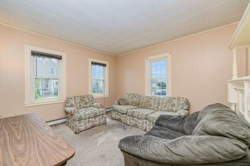 19 Friend St, Taunton MA 02780-2924 exterior