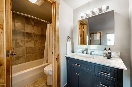 3815 Village Round Dr, Park City UT  84098-6514 exterior