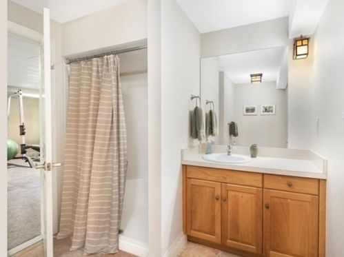 4 Sayles Rd, Hingham MA 02043-2678 exterior