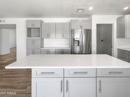 1956 Angela Dr, Phoenix AZ  85023-2334 exterior