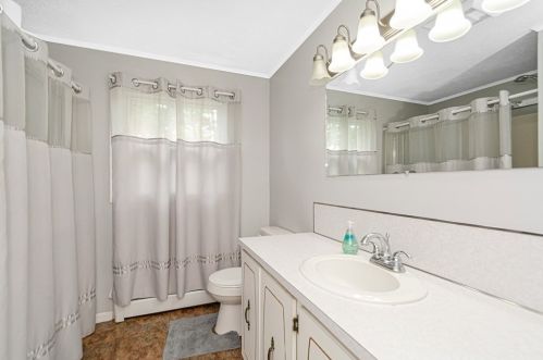 251 Phineas St, Dracut MA 01826-4611 exterior