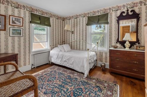 121 Warren Ave, Plymouth MA 02360-2427 exterior