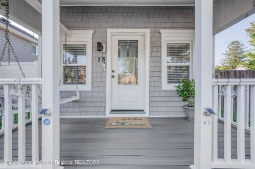 13 Church St, Tinton Falls NJ  07724-1802 exterior