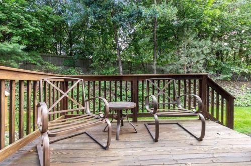 8 Whispering Pine Cir, Worcester MA  01606-1190 exterior