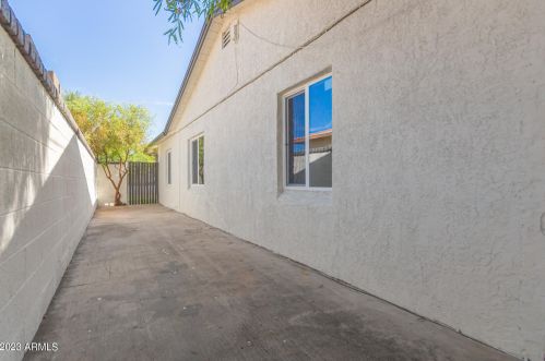 2544 Clarendon Ave, Phoenix AZ 85033-4124 exterior