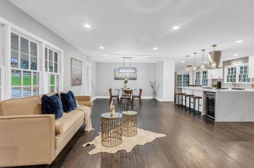 2022 Deren Way, Atlanta GA  30345-3710 exterior