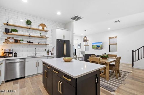 3130 Beryl Ave, Phoenix AZ  85028-3806 exterior