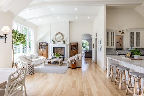 1918 Siesta Dr, Sandy UT 84093-6139 exterior