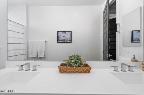 3130 Beryl Ave, Phoenix AZ  85028-3806 exterior