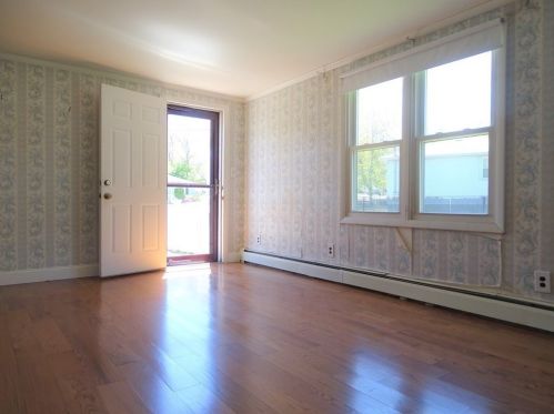 11 Rhodes Cir, Hingham MA 02043-1529 exterior