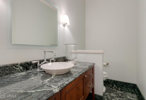 5621 Calle Camelia, Phoenix AZ 85018-4617 exterior